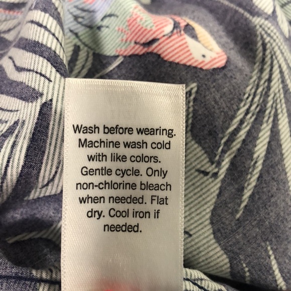 Croft and Barrow Parrot/Palm Leaf Pattern Button Down one Front Pocket Size Lg. - Picture 6 of 6